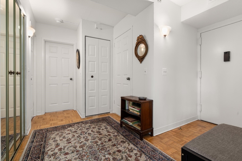 250 Hammond Pond Pkwy # 614S