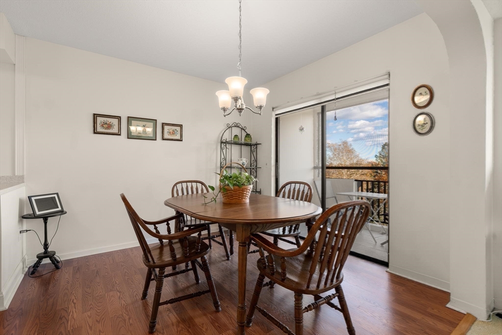 250 Hammond Pond Pkwy # 614S