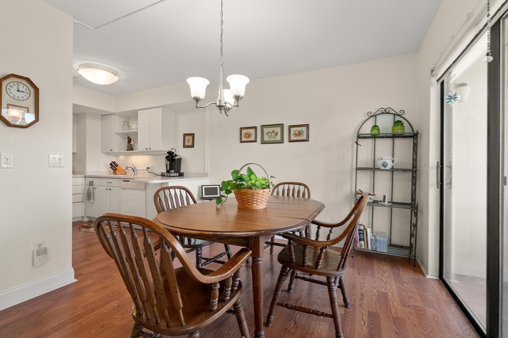 250 Hammond Pond Pkwy # 614S