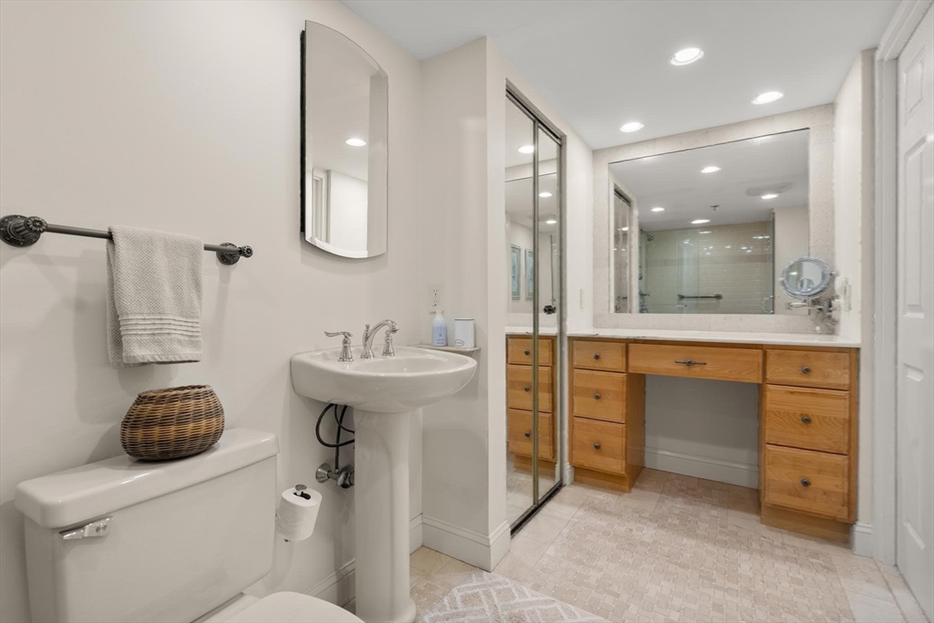 250 Hammond Pond Pkwy # 614S