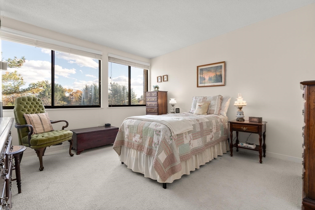 250 Hammond Pond Pkwy # 614S