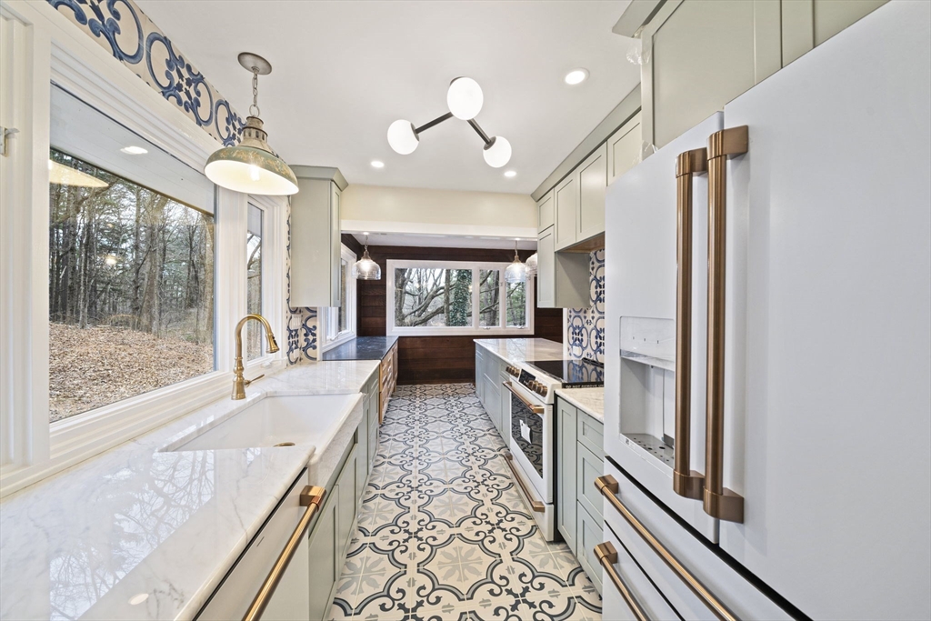 12 Sabrina Farm Road