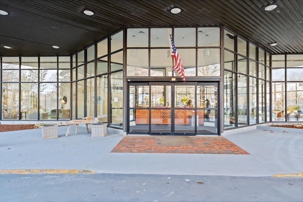 250 Hammond Pond Parkway # 1205N