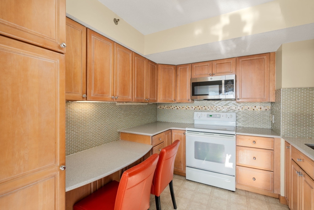 250 Hammond Pond Parkway # 1205N