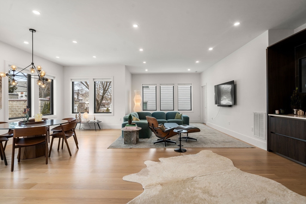 116 Thorndike St # 1