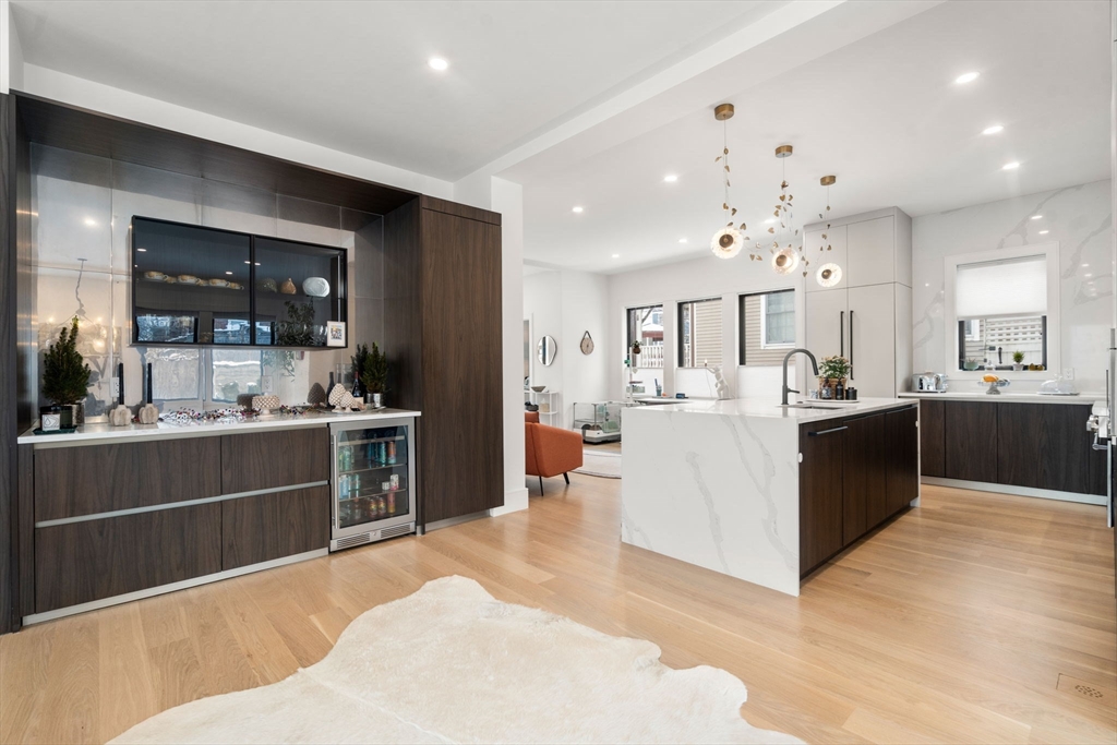 116 Thorndike St # 1