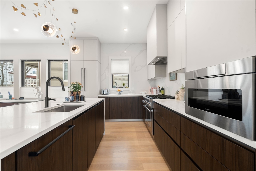 116 Thorndike St # 1