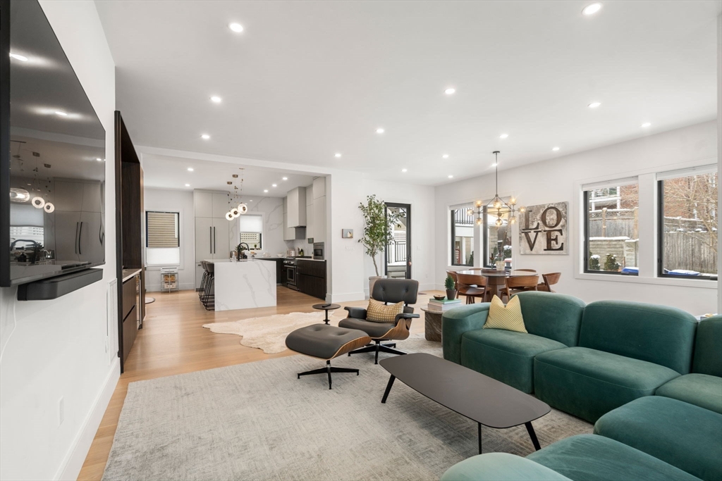 116 Thorndike St # 1