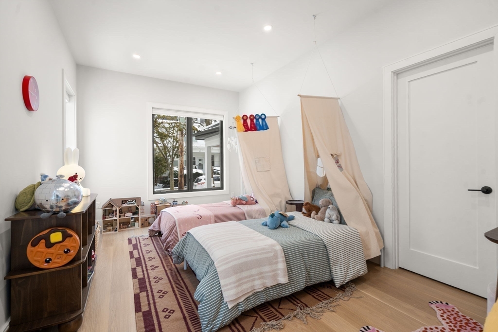 116 Thorndike St # 1