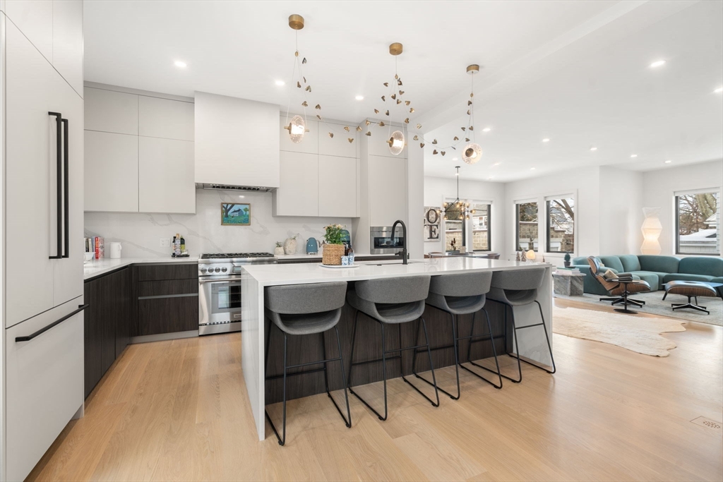 116 Thorndike St # 1