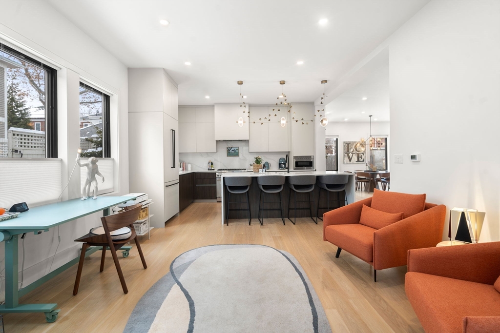 116 Thorndike St # 1