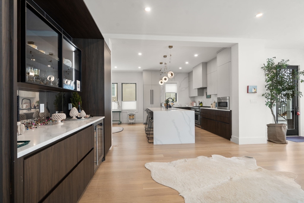 116 Thorndike St # 1