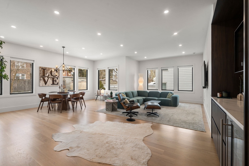 116 Thorndike St # 1