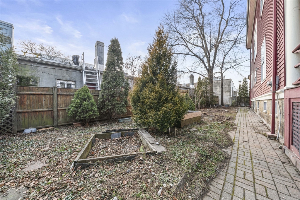 62 Fuller St