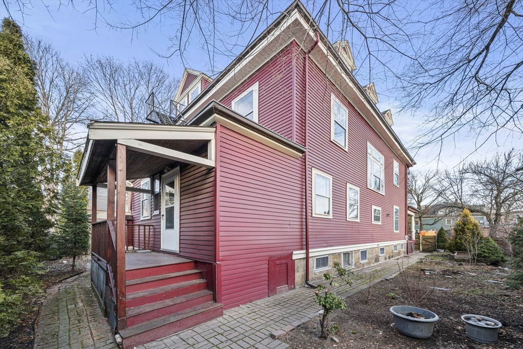 62 Fuller St