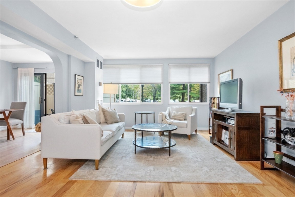 250 Hammond Pond Pkwy # 102N