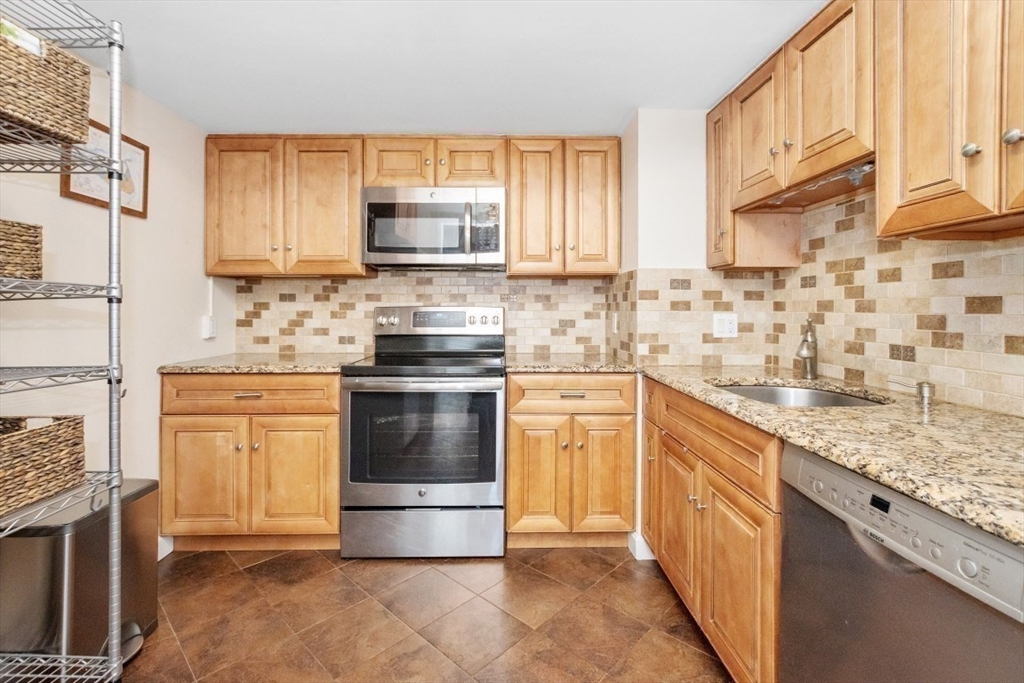 250 Hammond Pond Pkwy # 102N