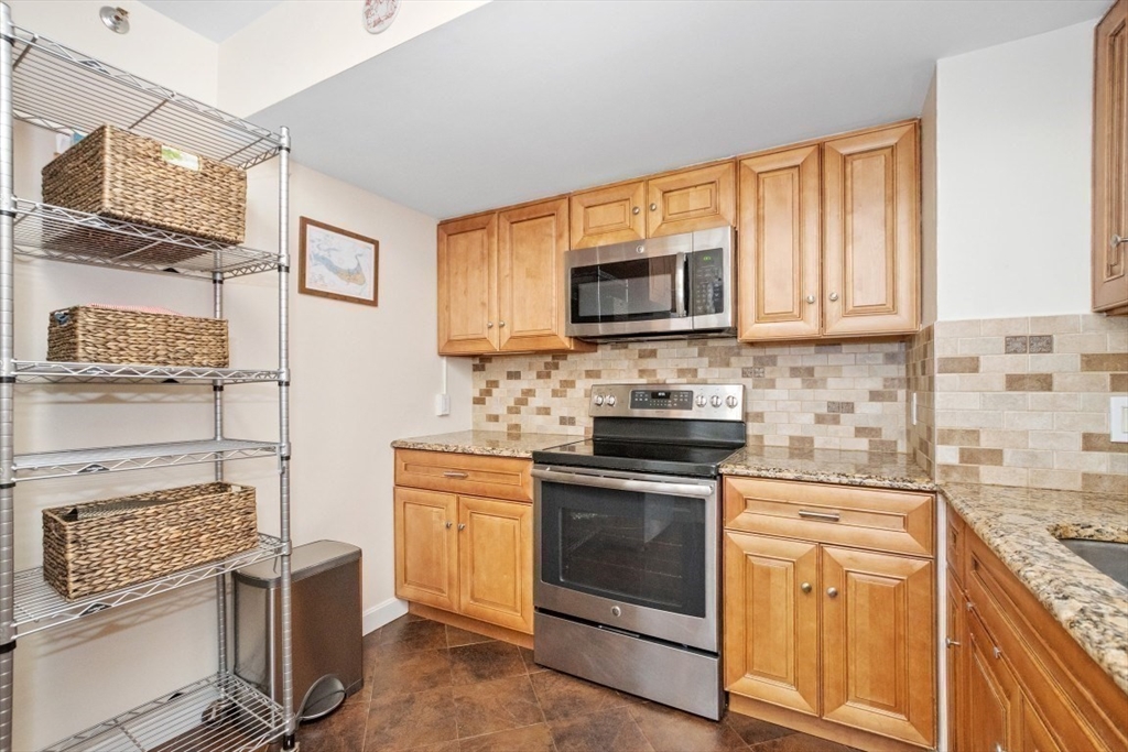 250 Hammond Pond Pkwy # 102N