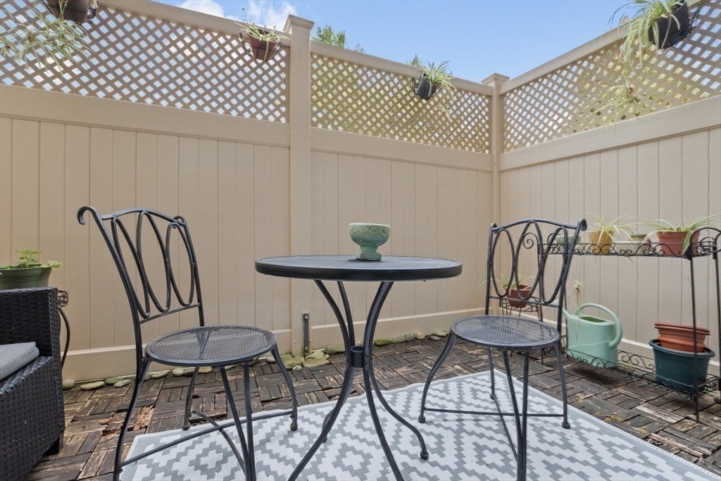 250 Hammond Pond Pkwy # 102N