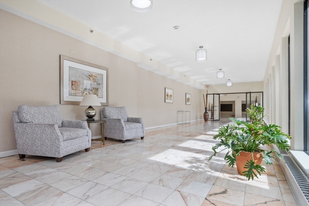 250 Hammond Pond Pkwy # 102N