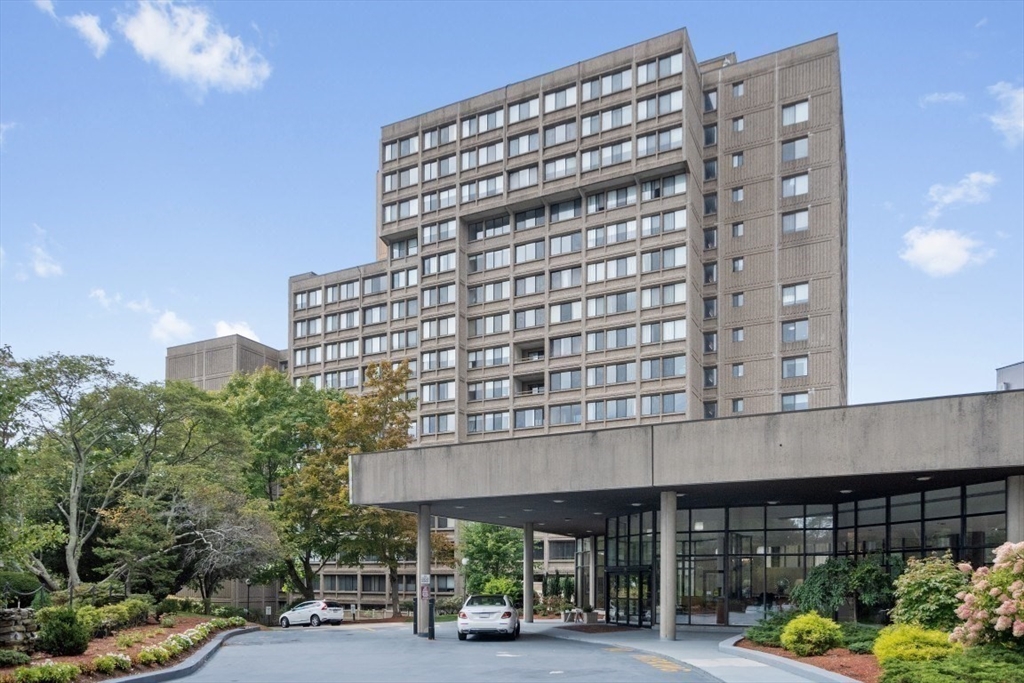 250 Hammond Pond Pkwy # 102N