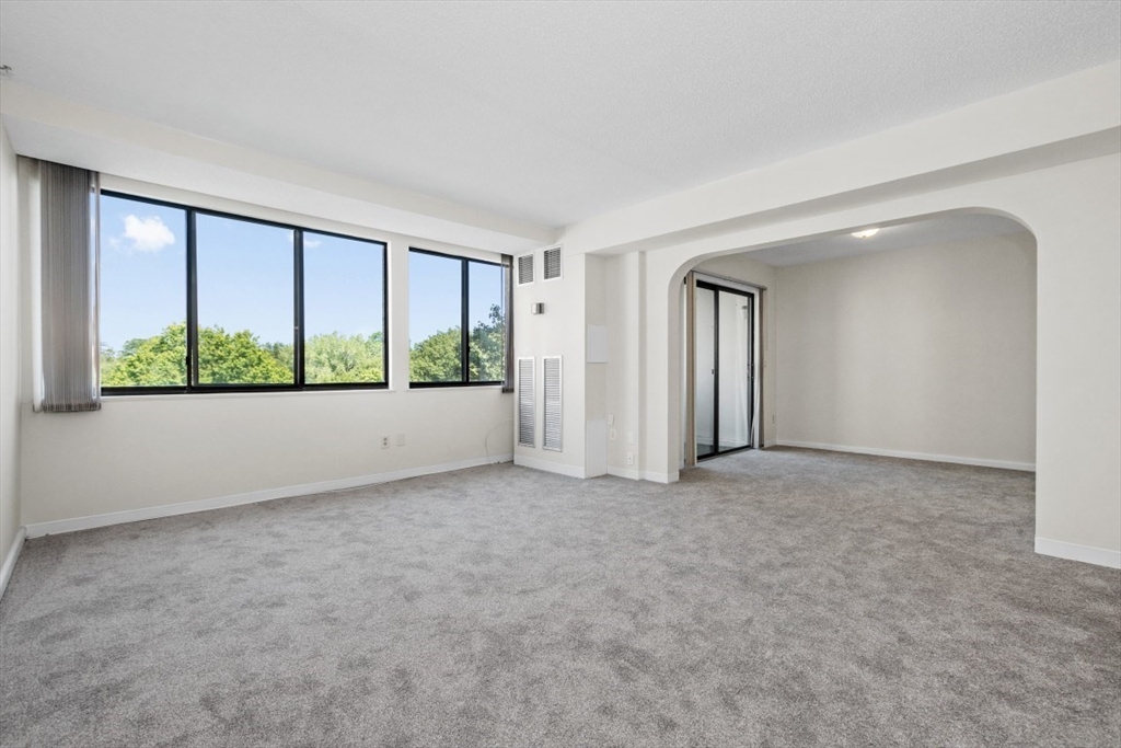 250 Hammond Pond Parkway # 707S