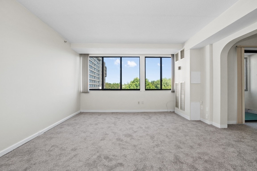 250 Hammond Pond Parkway # 707S