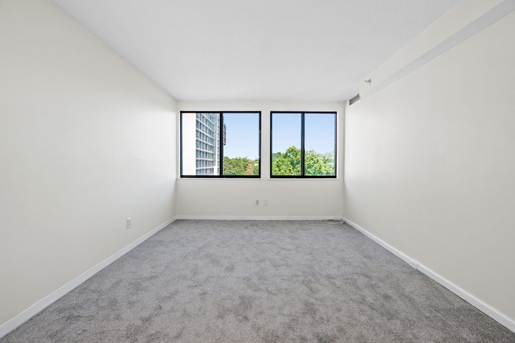 250 Hammond Pond Parkway # 707S