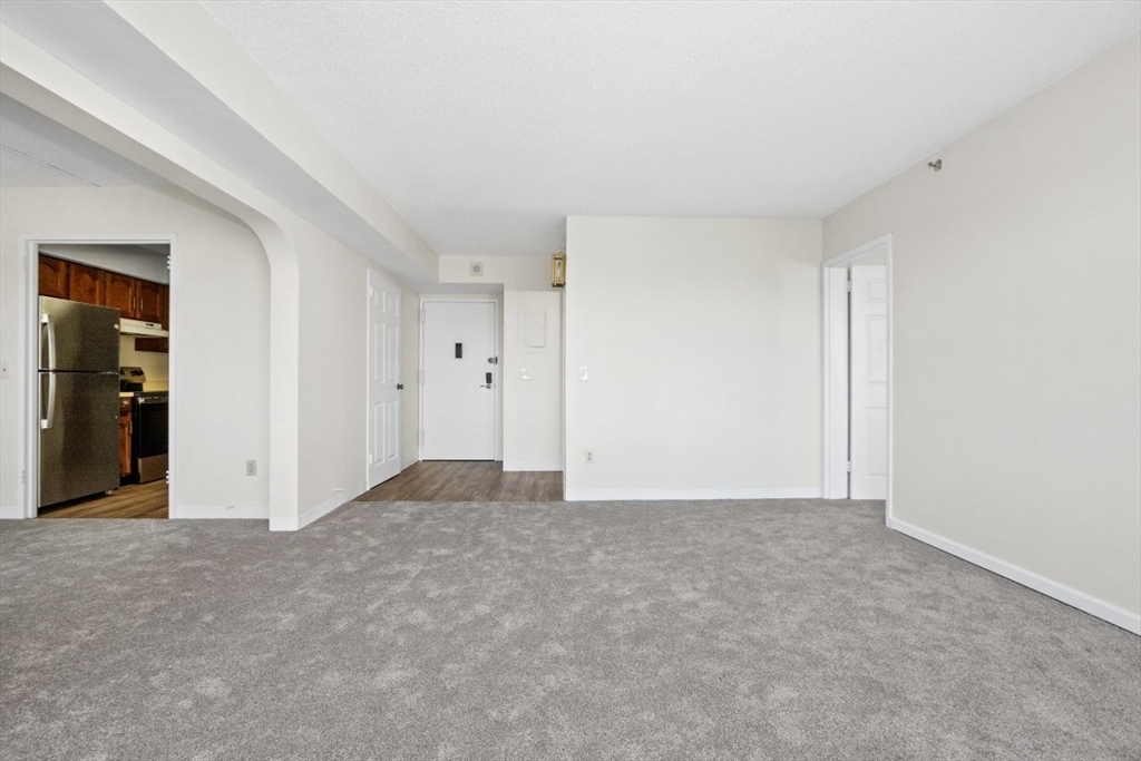 250 Hammond Pond Parkway # 707S