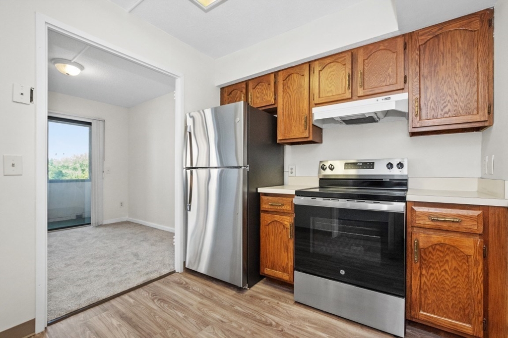 250 Hammond Pond Parkway # 707S