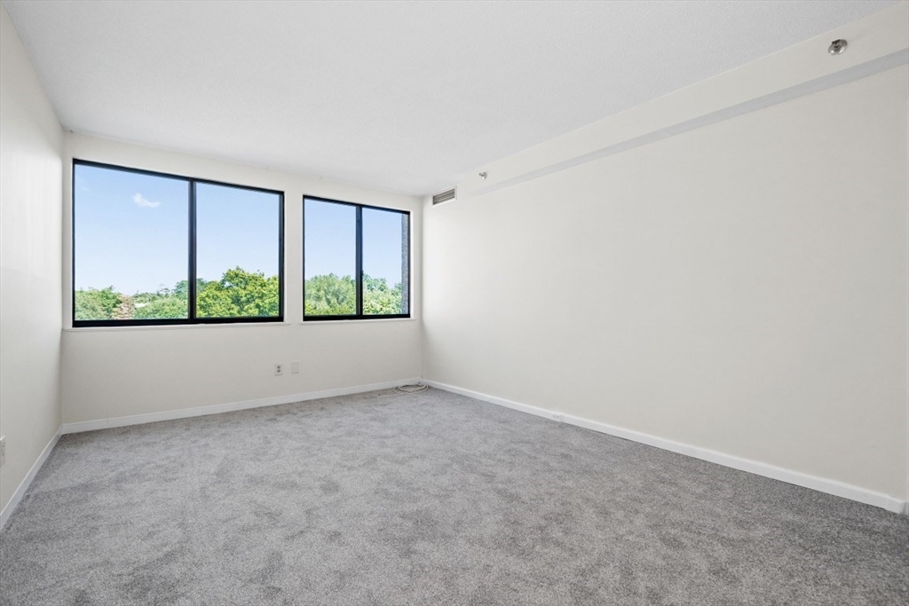 250 Hammond Pond Parkway # 707S