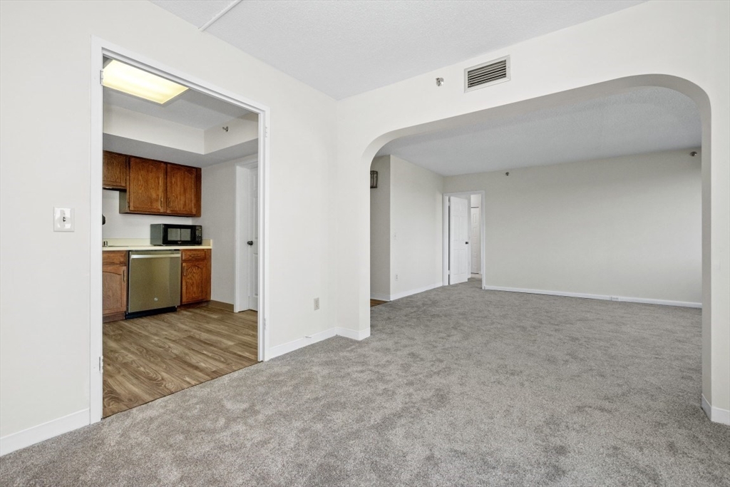 250 Hammond Pond Parkway # 707S