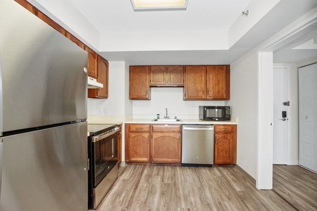 250 Hammond Pond Parkway # 707S