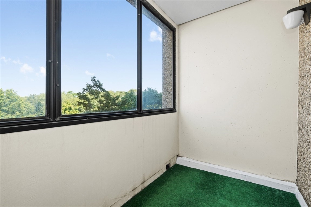 250 Hammond Pond Parkway # 707S