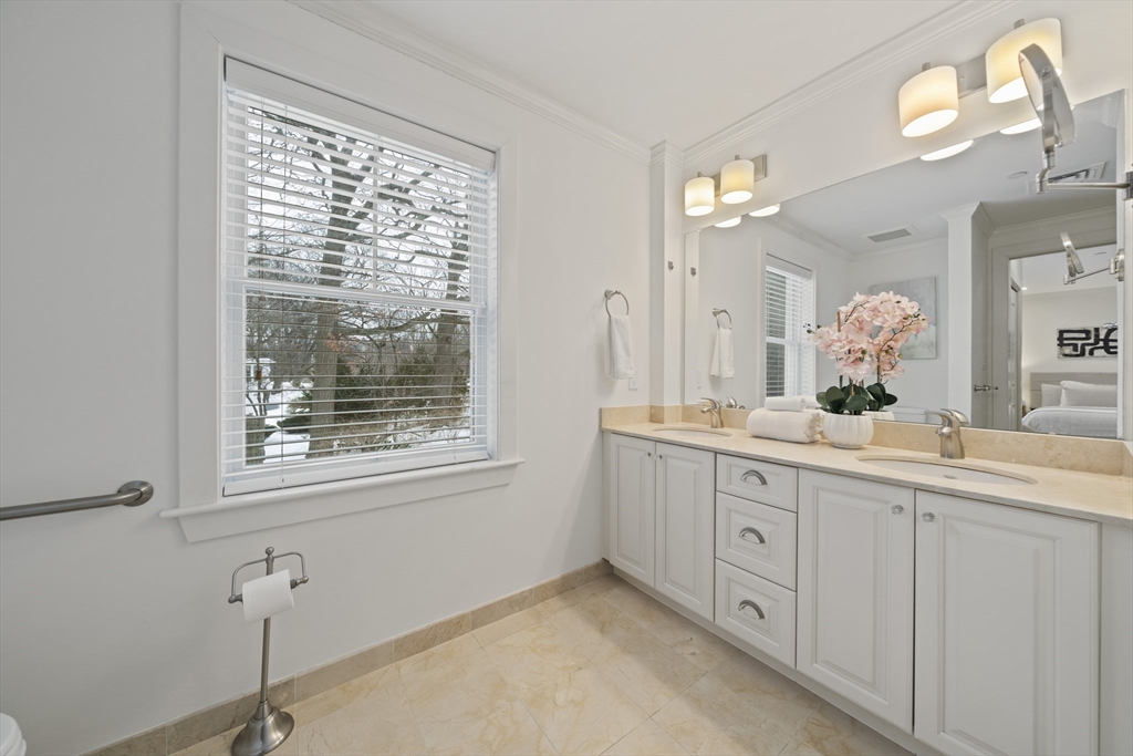 321 Hammond Pond Pkwy # 105