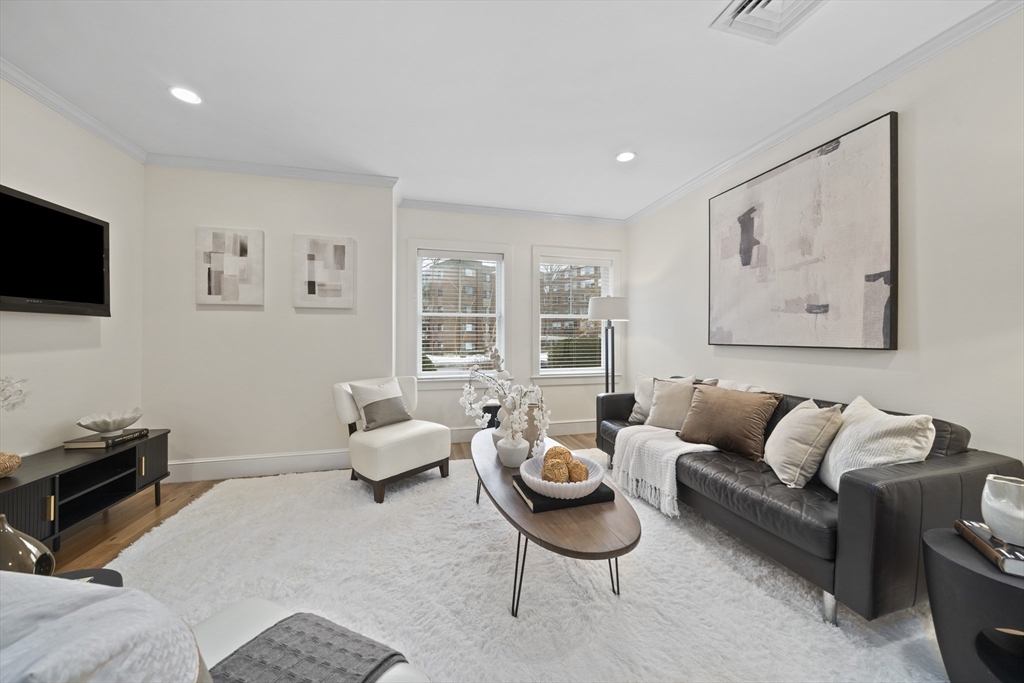 321 Hammond Pond Pkwy # 105