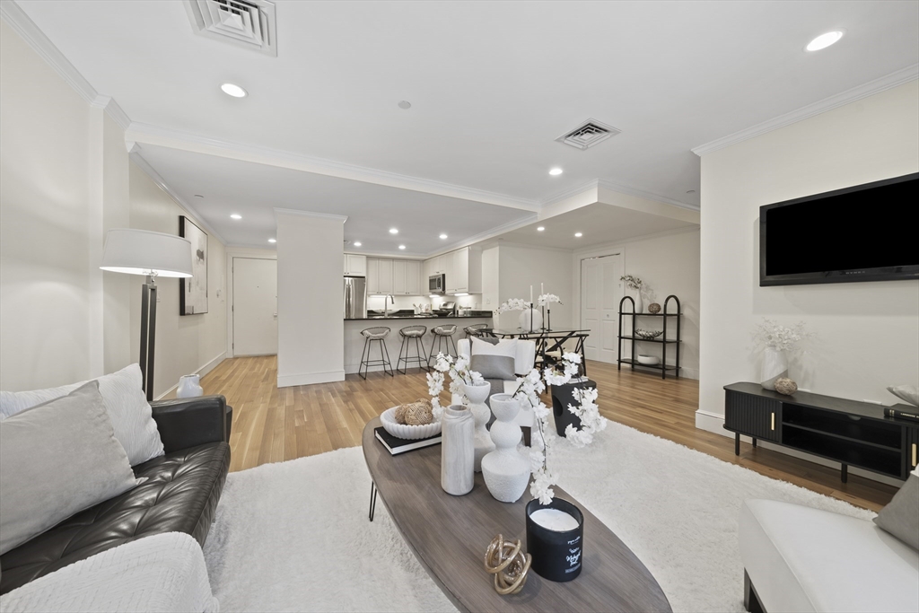 321 Hammond Pond Pkwy # 105