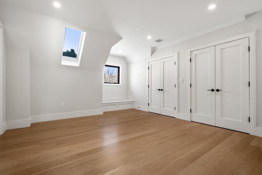 116 Thorndike St # 2B