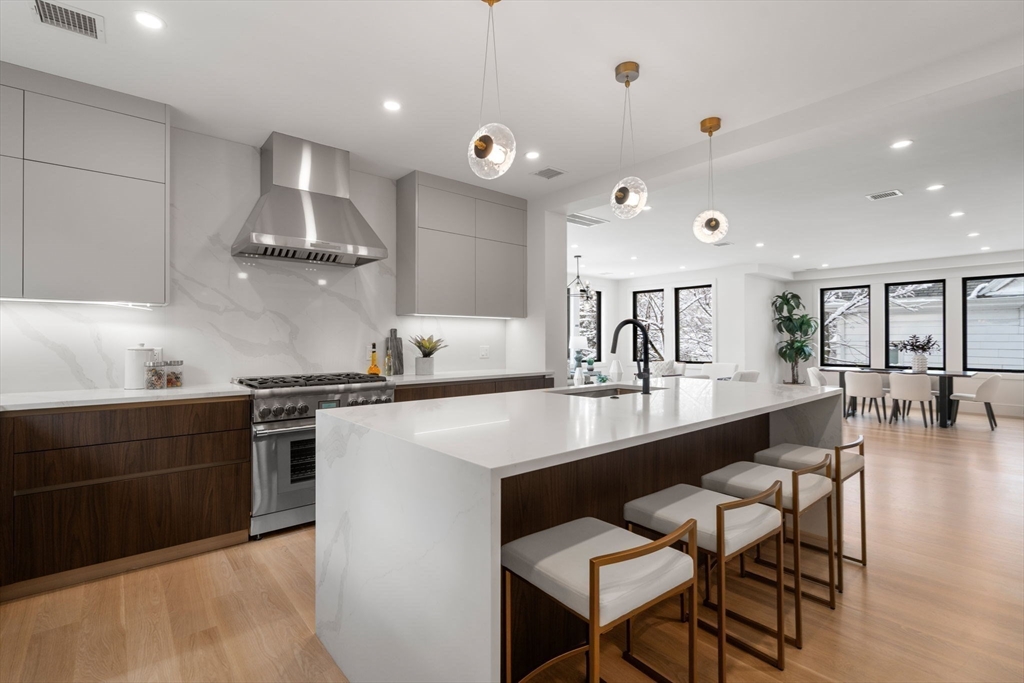 116 Thorndike St # 2B