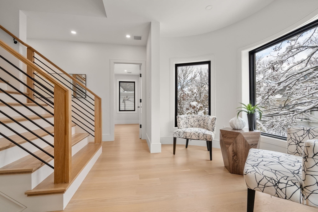 116 Thorndike St # 2B