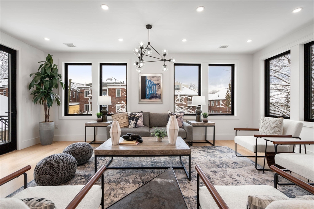 116 Thorndike St # 2B