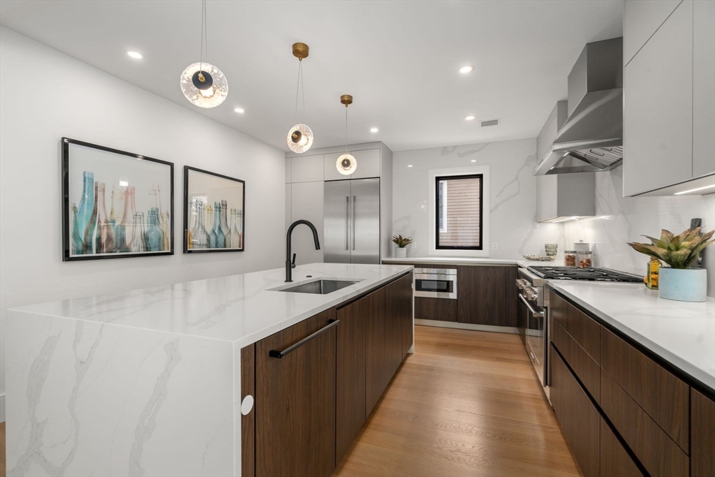 116 Thorndike St # 2B