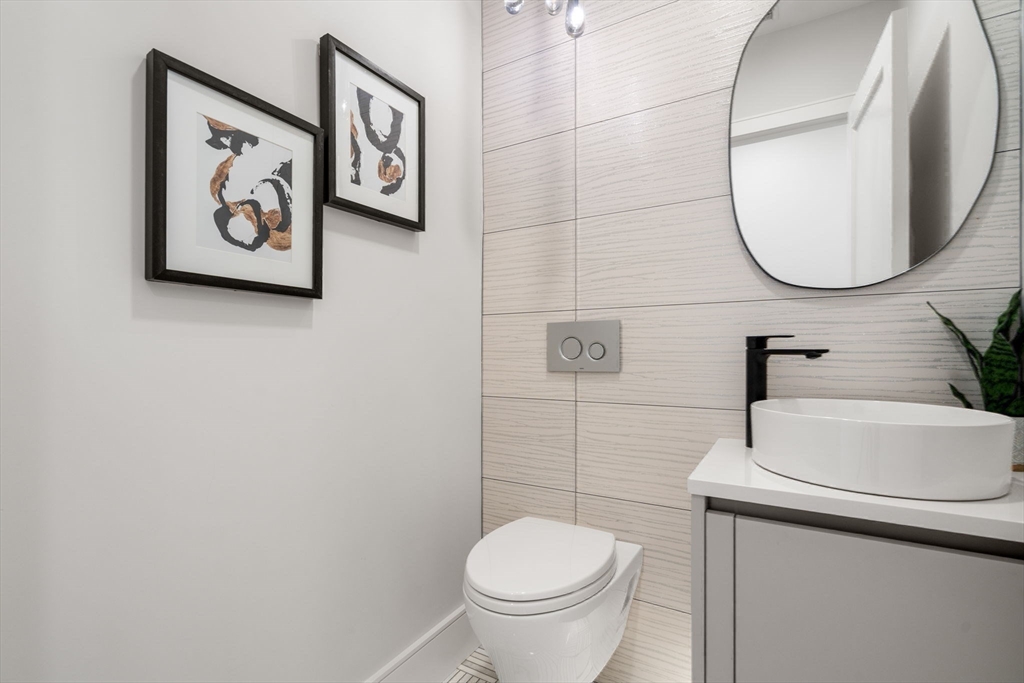 116 Thorndike St # 2B