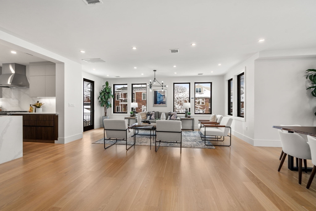 116 Thorndike St # 2B