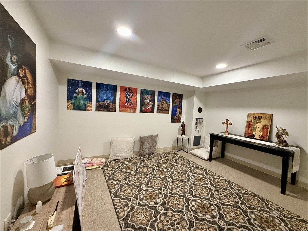 6 Parkside Dr # 6