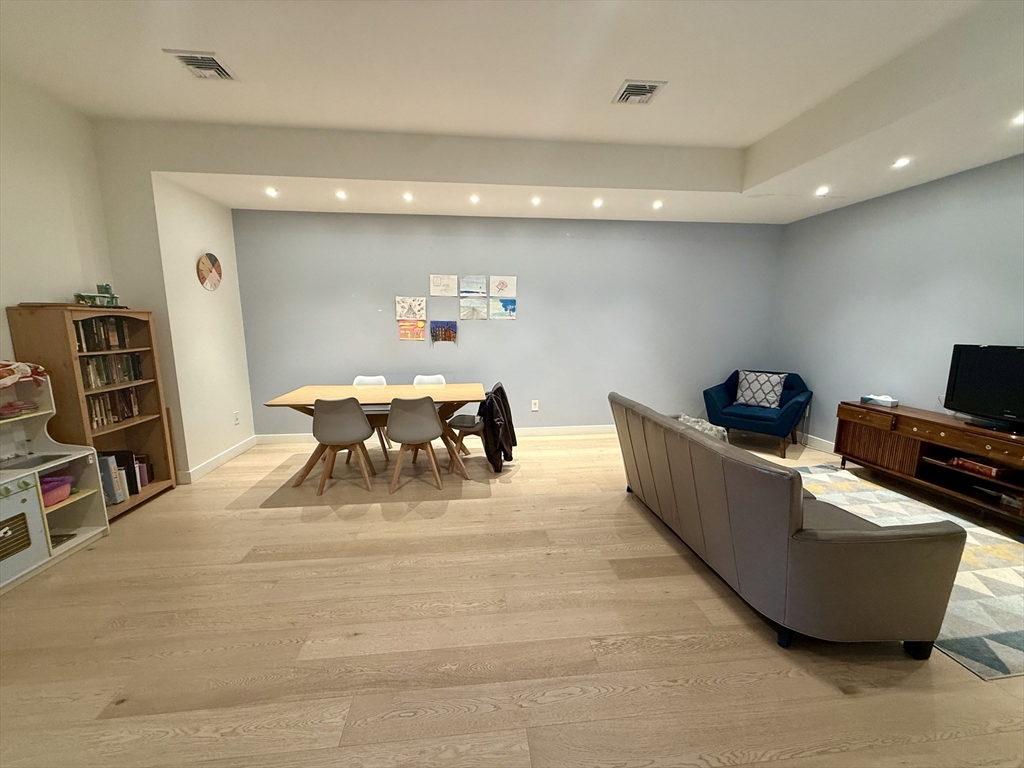 6 Parkside Dr # 6