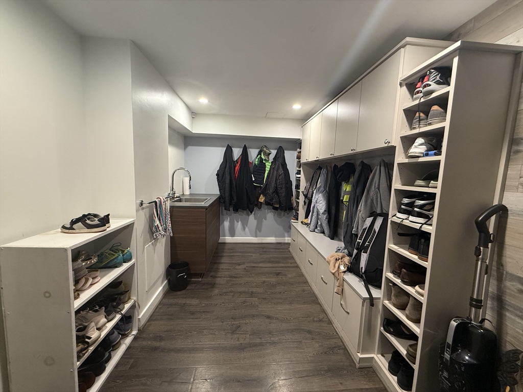 6 Parkside Dr # 6