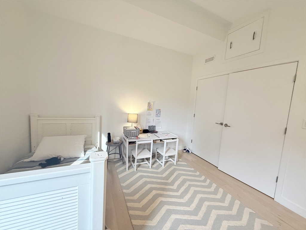 6 Parkside Dr # 6