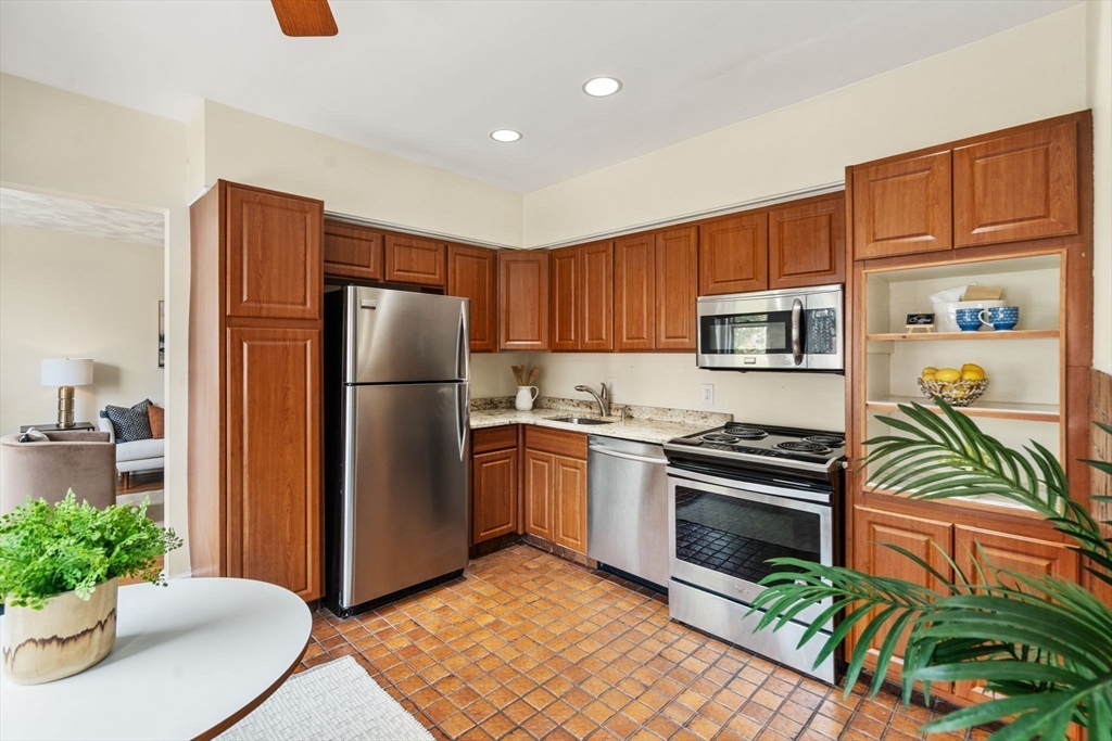 37 Saint Paul St # 3