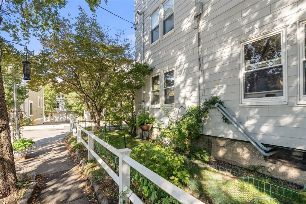 126 Harvey St # 2